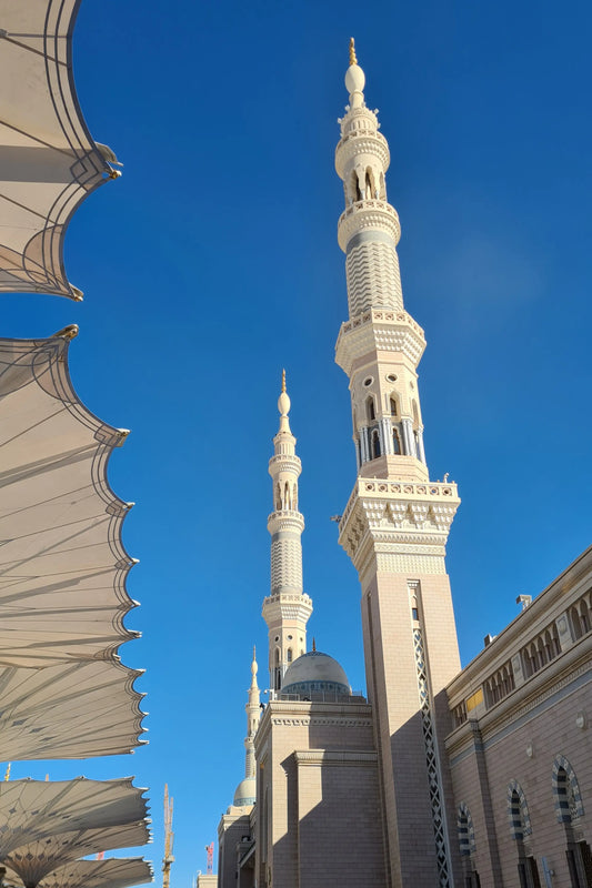 Sacred Serenity: Masjid Nabawi Pair Ilm Artistry
