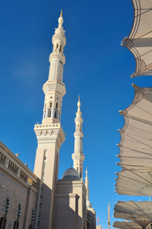 Sacred Serenity: Masjid Nabawi Pair Ilm Artistry